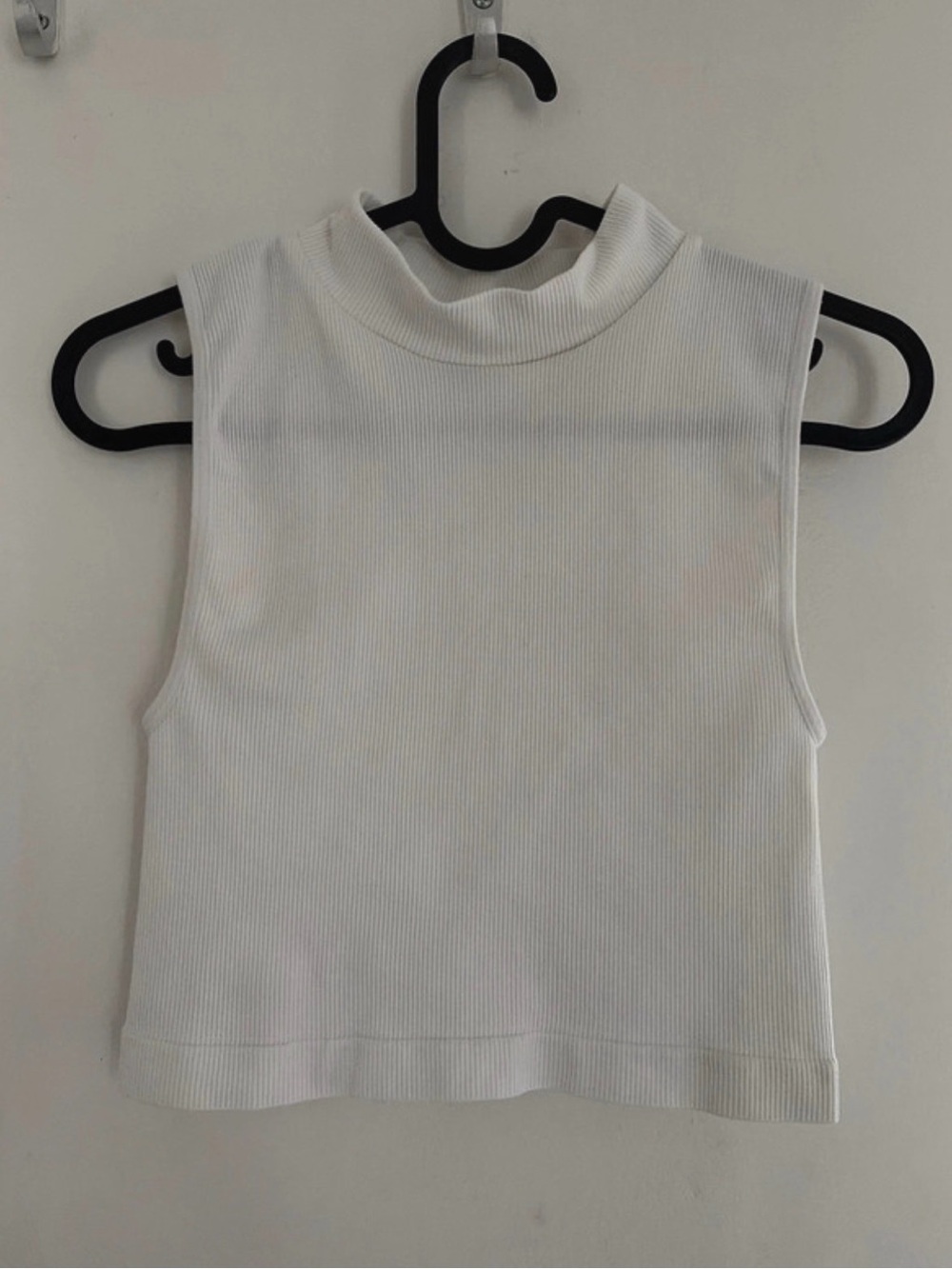 Fct basics Sleek white Mock Neck Crop Top size L